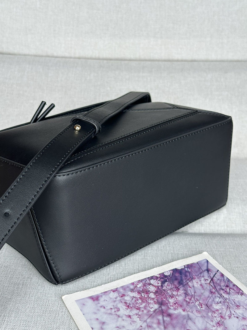 ロエベ 使いやすいバッグ LOEWE パズル/パズルバッグ-スモール A510S21XAE-1100 ブラック ゴールド金具 - 画像 (4)