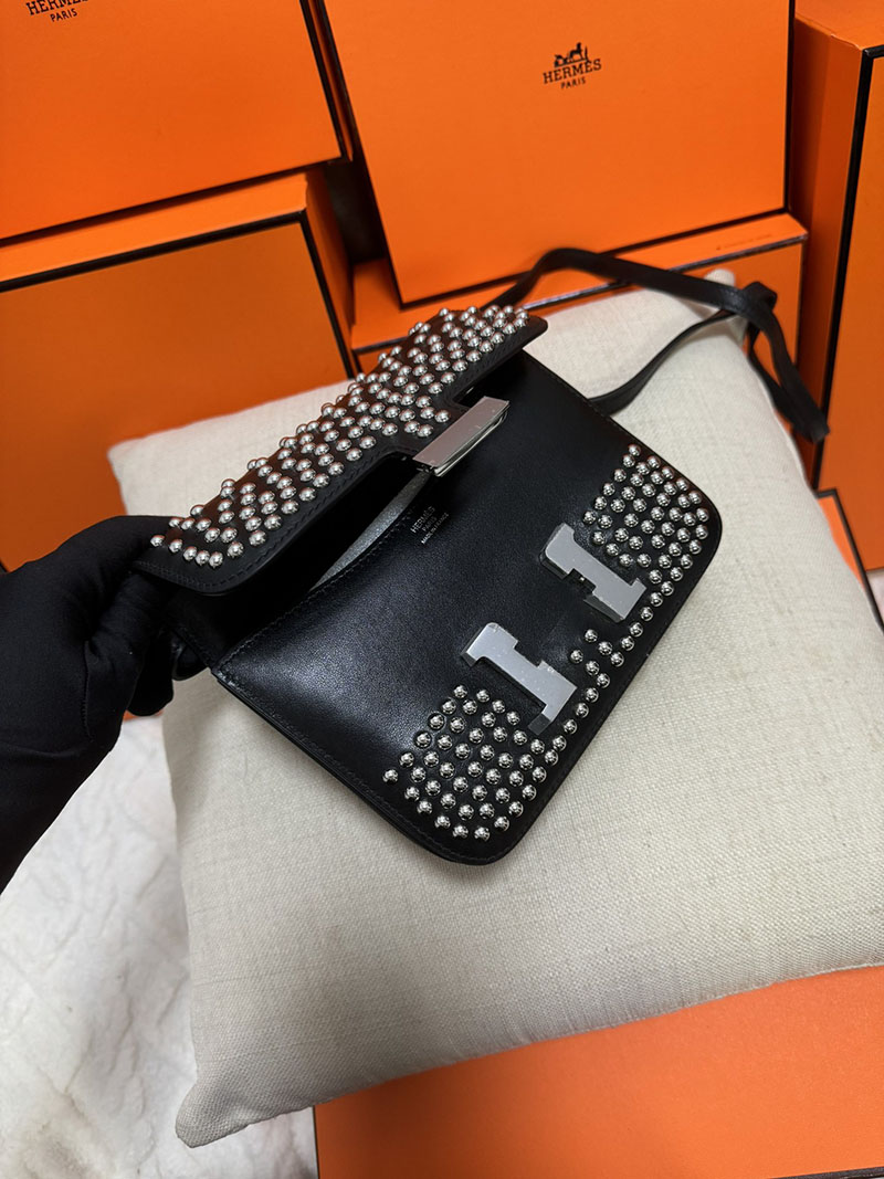 エルメス コンスタンス ミニ ミロワール クルーテ ミラー付き クロ ボックスカーフ シルバー金具 2513441 2025定価 Constance Mini Miroir Cloute - 画像 (2)