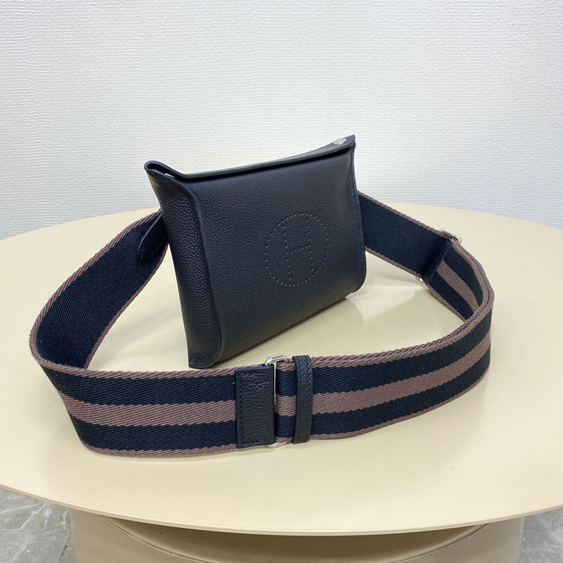 HERMES エルメス ヴィドポッシュ ブラック/ブルーニュイ/エトゥープ トゴ シルバー金具 2513449 エルメス メンズ ショルダーバッグ - 画像 (3)