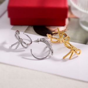 ヴァレンティノ ピアス 芸能人