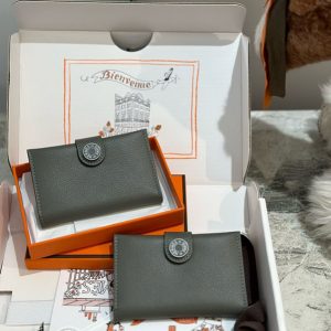 エルメス カードケース 定価