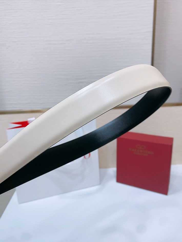 最高級ヴァレンティノスーパーコピー ヴァレンティノベルトコピー ベルト レディース おしゃれ 2515716 ブラック/ホワイト ゴールド金具 - 画像 (3)