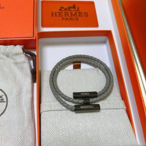 エルメス レザーブレスレット 芸能人