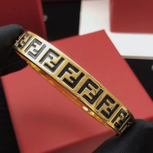 フェンディ ブレスレット 人気
