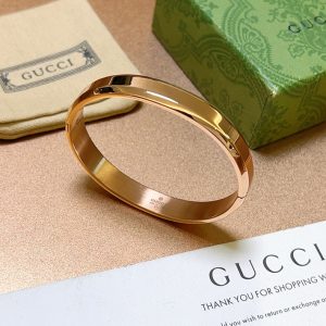 グッチ バングル ゴールド