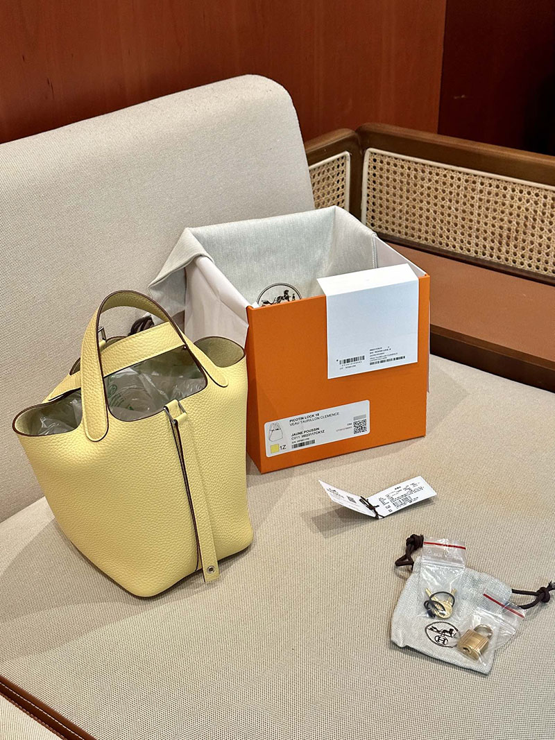 エルメス HERMES ピコタンロック 18 PM ジョーヌプッサン トリヨンクレマンス シルバー金具 2412885 ピコタン 定価 推移 - 画像 (4)