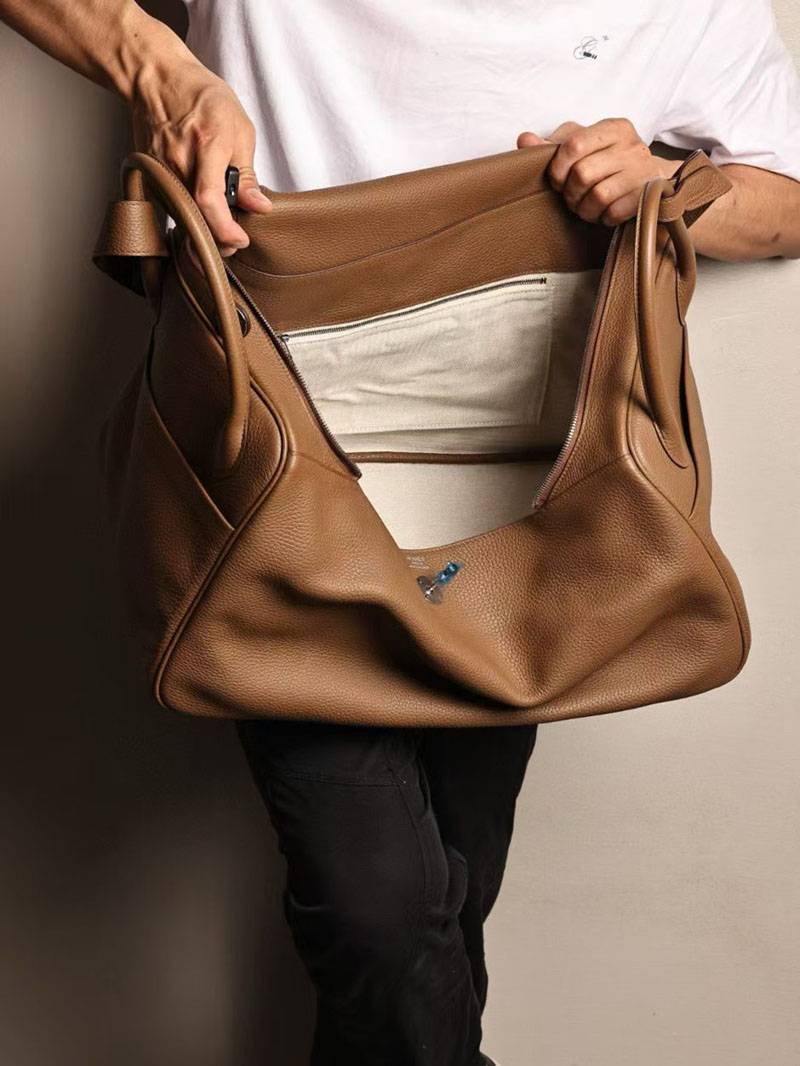 エルメスメンズバッグショルダー HERMES リンディ45 ベージュドゥワイマール トリヨンクレマンス シルバー金具 2412886 - 画像 (4)