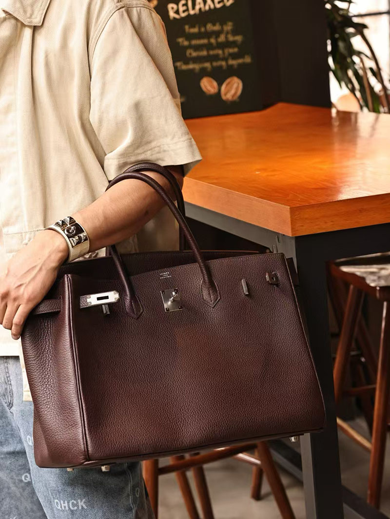 エルメス HERMES バーキン40 ルージュセリエ トリヨンクレマンス シルバー金具 2412899 バーキン 男が持つ - 画像 (2)