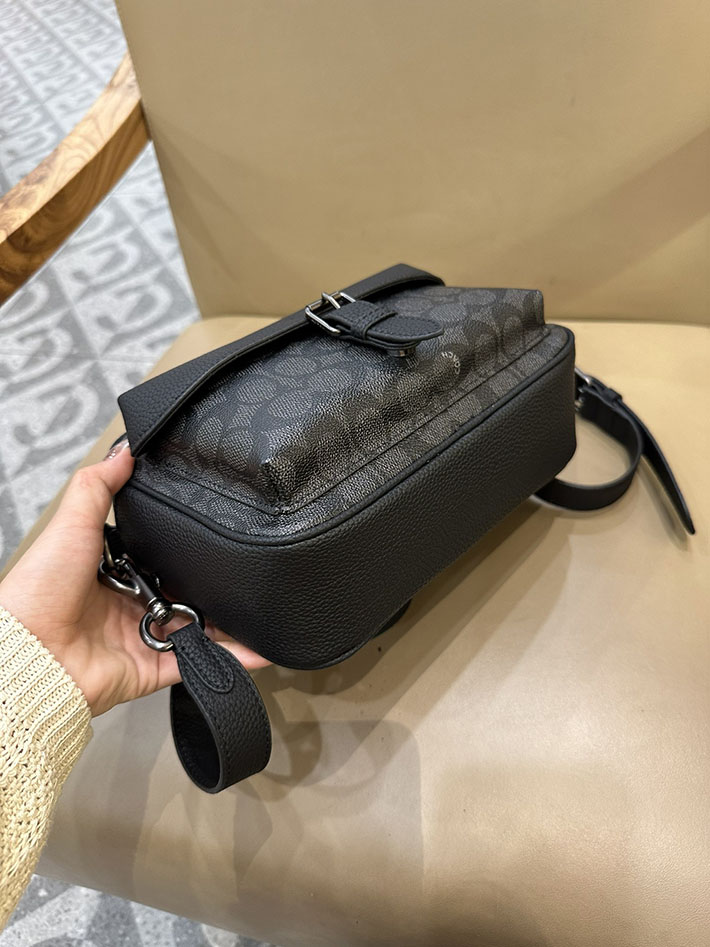最高級 コーチバッグコピー ワーナー クロスボディ バッグ・シグネチャー キャンバス CW217 QBMI5 チャコール/ブラック シルバー金具 コーチ バッグ メンズ - 画像 (6)