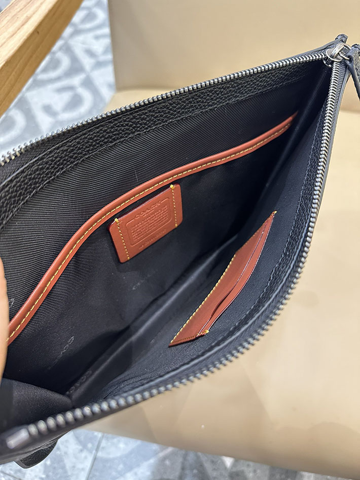 最高級 コーチバッグコピー チャーター ポーチ CR787 BLK ブラック シルバー金具 コーチ ポーチ メンズ - 画像 (4)