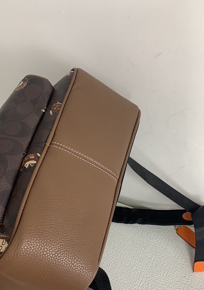コーチ コート バックパック・シグネチャー キャンバス・ヘッジホッグ プリント CC429 IMXAQ ウォルナット×ブラック ゴールド金具 コーチ リュック アウトレット - 画像 (4)