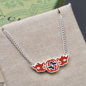 グッチ ネックレス 芸能人