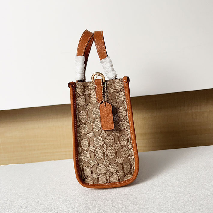 コーチ 【DISNEY X COACH】デンプシー トート 22 / シグネチャー ジャカード / ミッキーマウス プリント CM199 B4R3U コーチ ディズニー セール - 画像 (6)