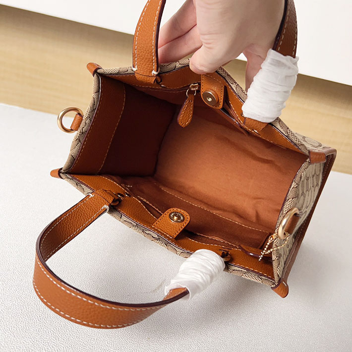 コーチ 【DISNEY X COACH】デンプシー トート 22 / シグネチャー ジャカード / ミッキーマウス プリント CM199 B4R3U コーチ ディズニー セール - 画像 (3)