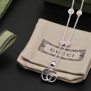 グッチ ネックレス 芸能人