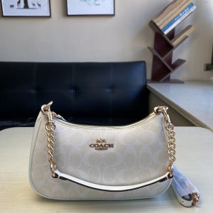コーチ ショルダーバッグ 小さめ