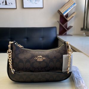 コーチ ショルダーバッグ 小さめ