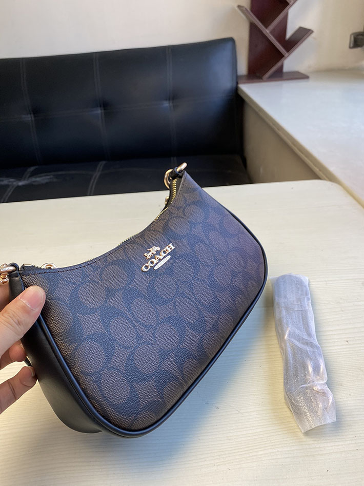 最高級 コーチバッグコピー テリ ショルダー バッグ シグネチャー キャンバス CA548 IMAA8 ブラウン/ブラック ゴールド金具 コーチ ショルダーバッグ 小さめ - 画像 (6)