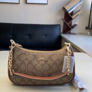 コーチ ショルダーバッグ 小さめ