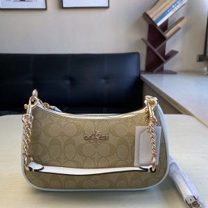 コーチ ショルダーバッグ 小さめ