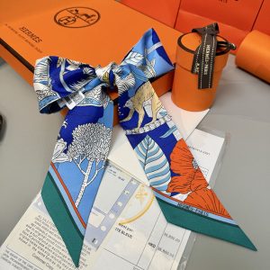 エルメス スカーフ 巻き方
