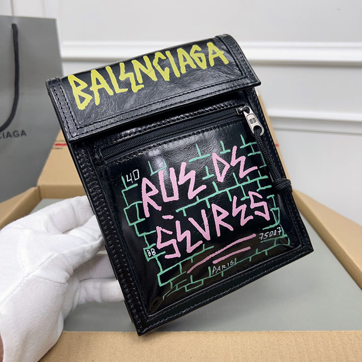 最高級 バレンシアガバッグコピー グラフィティ エクスプローラー サコッシュ 5322982AASA1000 ブラック シルバー金具 バレンシアガ バッグ メンズショルダー - 画像 (6)