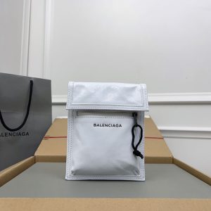 バレンシアガ ポーチ メンズ