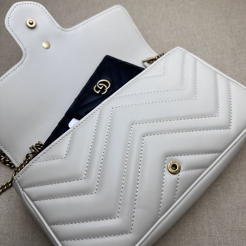 グッチ バッグ 新作 GUCCI GGマーモント スーパーミニバッグ 751526 AACCE 9053 ホワイト 流行り廃りのないブランドバッグ - 画像 (3)