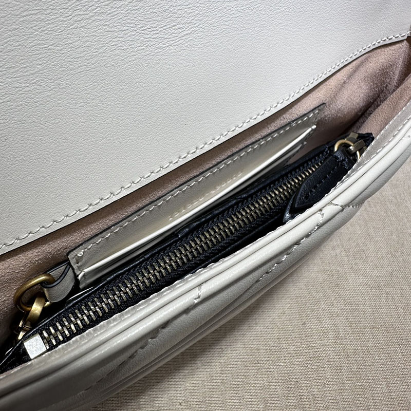 グッチ バッグ 新作 GUCCI GGマーモント スーパーミニバッグ 751526 AACCE 9053 ホワイト 流行り廃りのないブランドバッグ - 画像 (2)