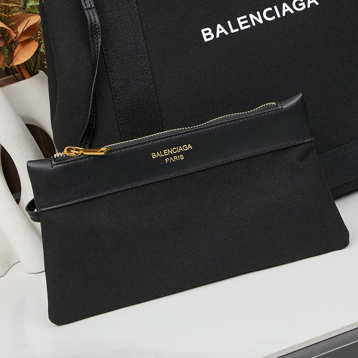 最高級 バレンシアガバッグコピー ネイビーカバス M NAVY CABAS M 581292AQ38N1000 ブラック ゴールド金具 バレンシアガ バッグ 持ってる 人 - 画像 (6)