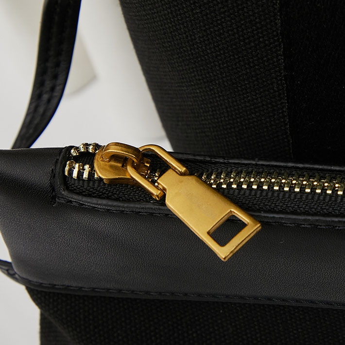 最高級 バレンシアガバッグコピー ネイビーカバス M NAVY CABAS M 581292AQ38N1000 ブラック ゴールド金具 バレンシアガ バッグ 持ってる 人 - 画像 (5)