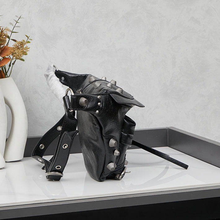 最高級 バレンシアガバッグコピー LE CAGOLE ミディアム ベルトバッグ 742014210KR1000 ブラック シルバー金具 バレンシアガ ベルトバッグ コーデ - 画像 (9)