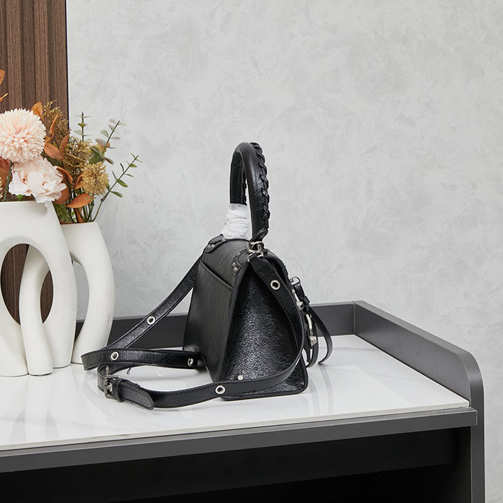 最高級 バレンシアガバッグコピー ショルダーバッグ LE CAGOLE XS Flap Bag 719082210KR1000 ブラック シルバー金具 バレンシアガ シティ 芸能人 - 画像 (9)
