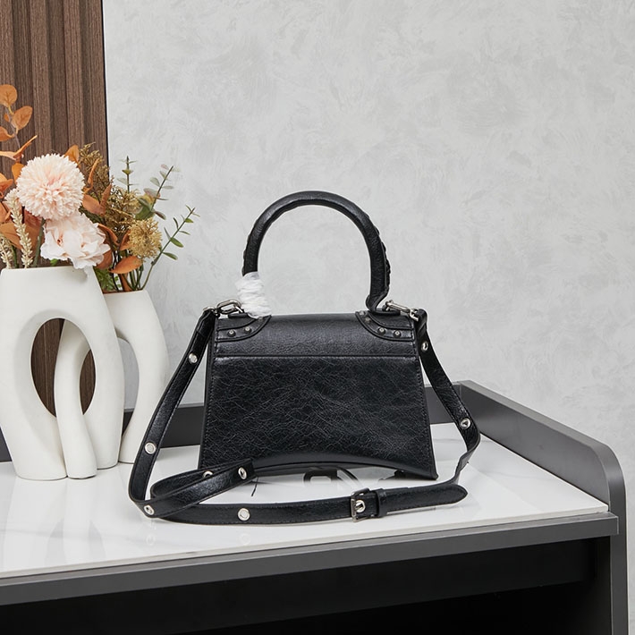 最高級 バレンシアガバッグコピー ショルダーバッグ LE CAGOLE XS Flap Bag 719082210KR1000 ブラック シルバー金具 バレンシアガ シティ 芸能人 - 画像 (8)