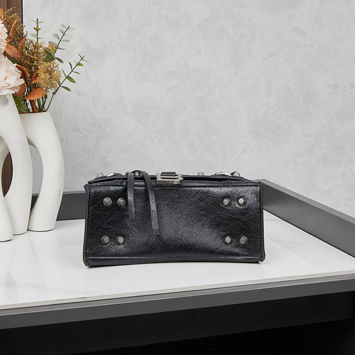 最高級 バレンシアガバッグコピー ショルダーバッグ LE CAGOLE XS Flap Bag 719082210KR1000 ブラック シルバー金具 バレンシアガ シティ 芸能人 - 画像 (7)