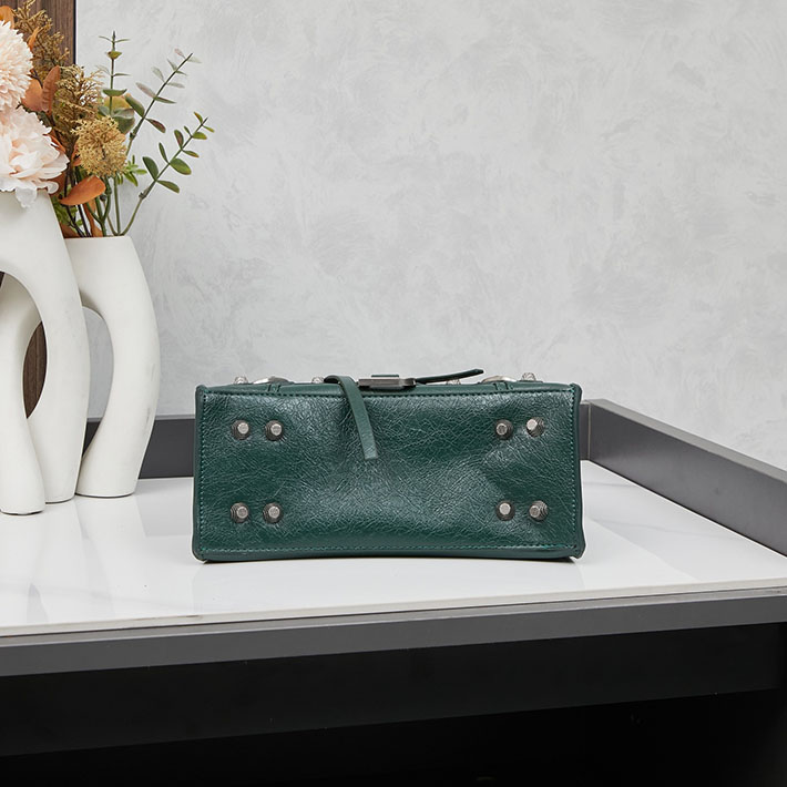 最高級 バレンシアガバッグコピー ショルダーバッグ LE CAGOLE XS Flap Bag 719082210KR3614 グリーン シルバー金具 バレンシアガ シティ 芸能人 - 画像 (7)
