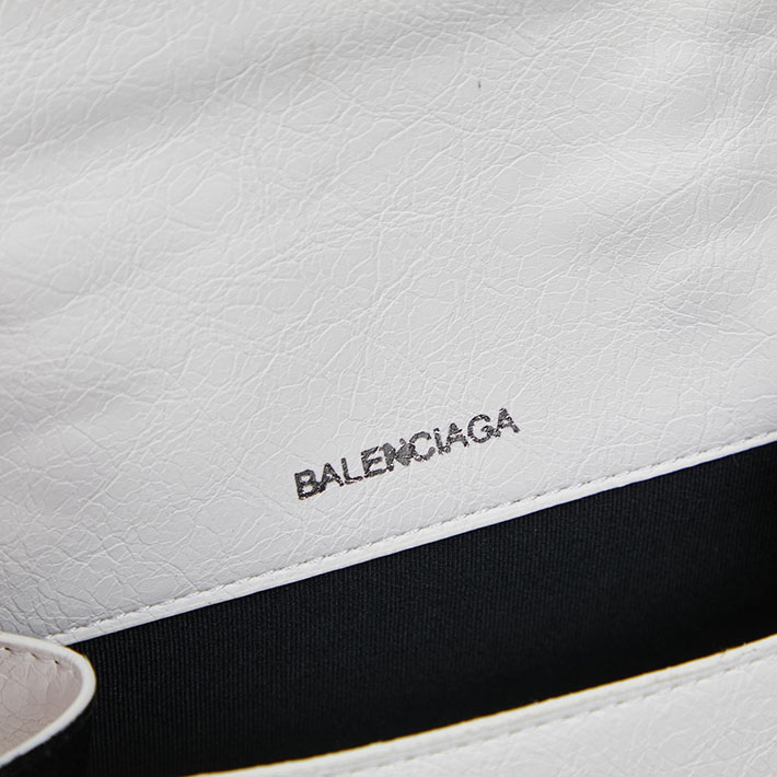 最高級 バレンシアガバッグコピー ショルダーバッグ LE CAGOLE XS Flap Bag 719082210KR9104 ホワイト シルバー金具 バレンシアガ シティ 芸能人 - 画像 (3)