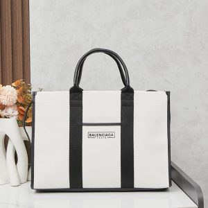 バレンシアガ トートバッグ 大きいサイズ
