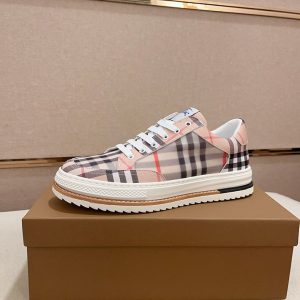 バーバリー スニーカー アウトレット