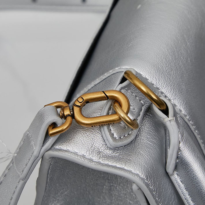 最高級 バレンシアガバッグコピー HOURGLASS スモール バッグ 5935461QJ4M8110 シルバー ゴールド金具 バレンシアガ風 ショルダーバッグ - 画像 (5)