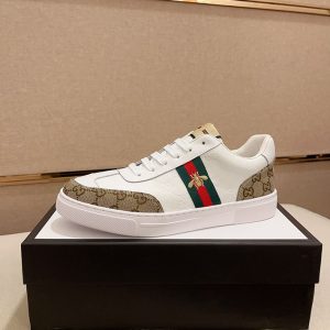 グッチ スニーカー 値段
