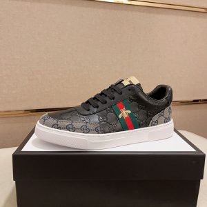 グッチ スニーカー 値段