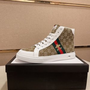 グッチ スニーカー コラボ