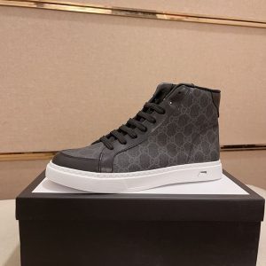 グッチ スニーカー コラボ