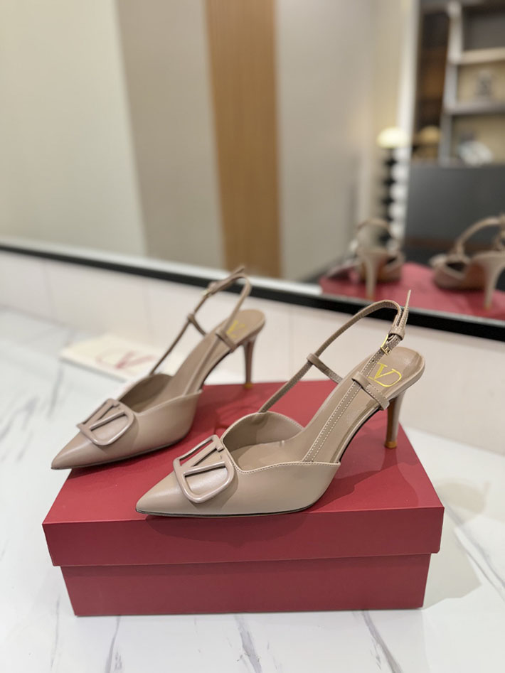 最高級ヴァレンティノスーパーコピー ヴァレンティノサンダルコピー VALENTINO 靴 2517328 ベージュ チャンキーヒール サンダル 歩きやすい - 画像 (9)