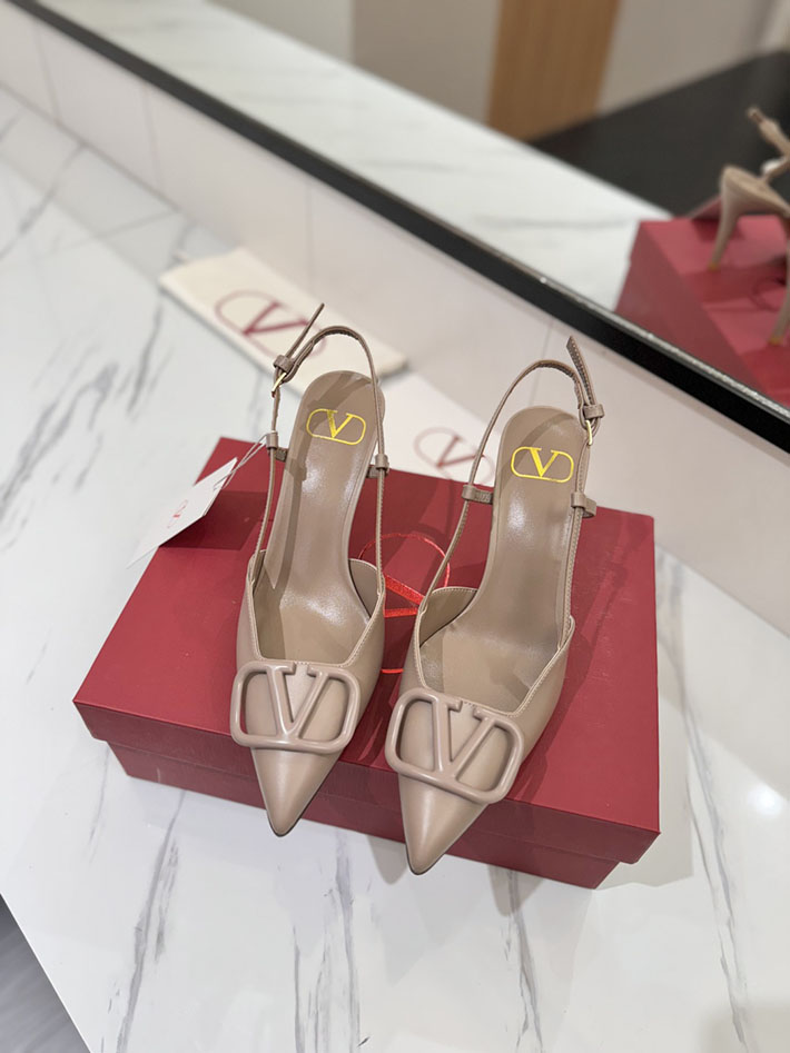 最高級ヴァレンティノスーパーコピー ヴァレンティノサンダルコピー VALENTINO 靴 2517328 ベージュ チャンキーヒール サンダル 歩きやすい - 画像 (8)