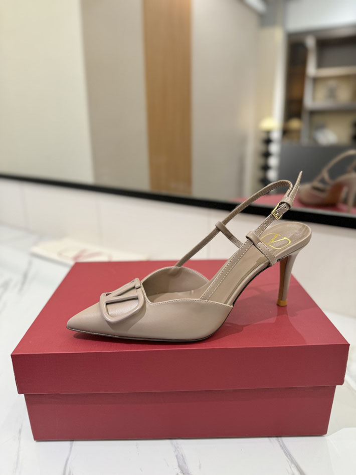 最高級ヴァレンティノスーパーコピー ヴァレンティノサンダルコピー VALENTINO 靴 2517328 ベージュ チャンキーヒール サンダル 歩きやすい - 画像 (7)