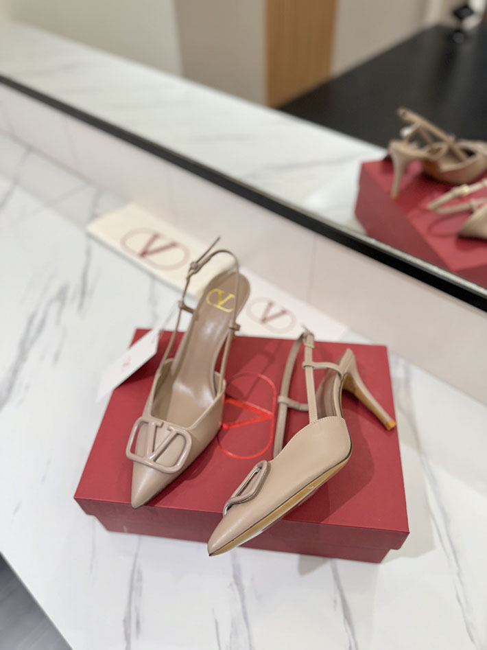 最高級ヴァレンティノスーパーコピー ヴァレンティノサンダルコピー VALENTINO 靴 2517328 ベージュ チャンキーヒール サンダル 歩きやすい - 画像 (6)