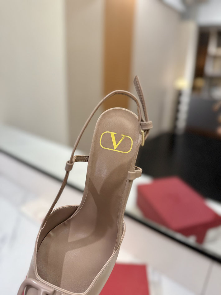 最高級ヴァレンティノスーパーコピー ヴァレンティノサンダルコピー VALENTINO 靴 2517328 ベージュ チャンキーヒール サンダル 歩きやすい - 画像 (4)