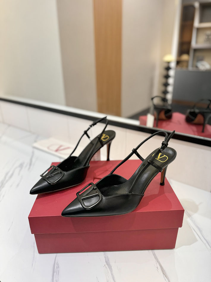 最高級ヴァレンティノスーパーコピー ヴァレンティノサンダルコピー VALENTINO 靴 2517329 ブラック チャンキーヒール サンダル 歩きやすい - 画像 (9)
